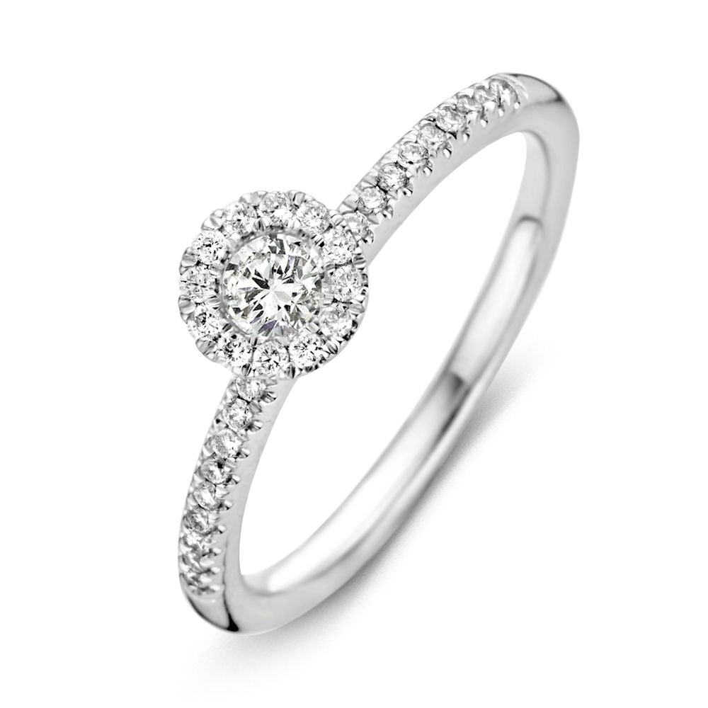 Anello in oro bianco con brillante centrale e pavé di diamanti, design elegante e sottile.