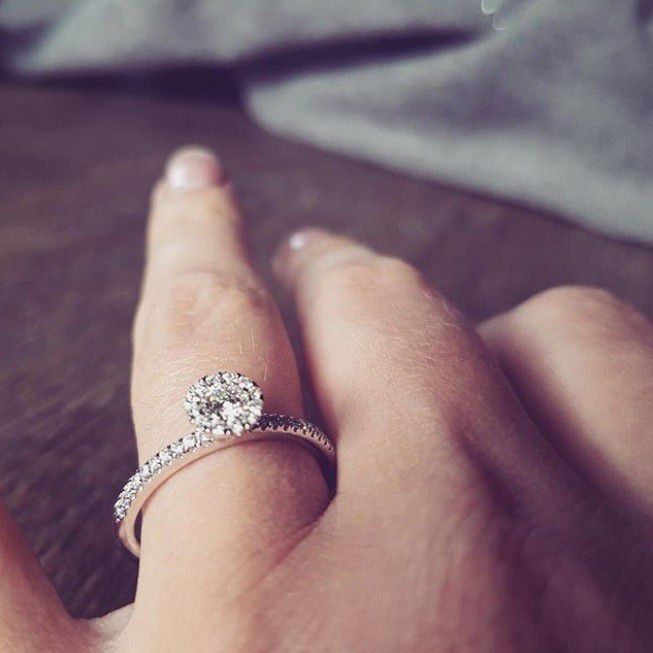 Anello in Oro Bianco con Brillante ed Eleganza Sottile – 0,35 ct