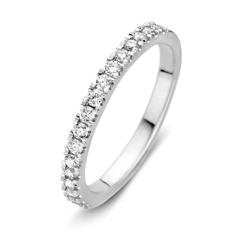 Anello in oro bianco elegante con diamanti (0,35 ct) incastonati lungo la fascia.