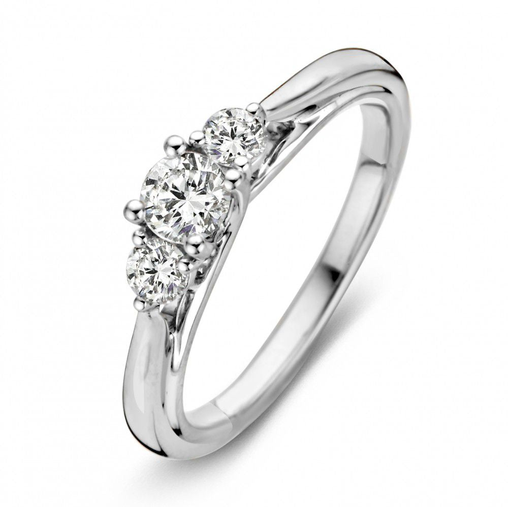 Anello in oro bianco elegante con diamanti taglio brillante da 0,51 carati.
