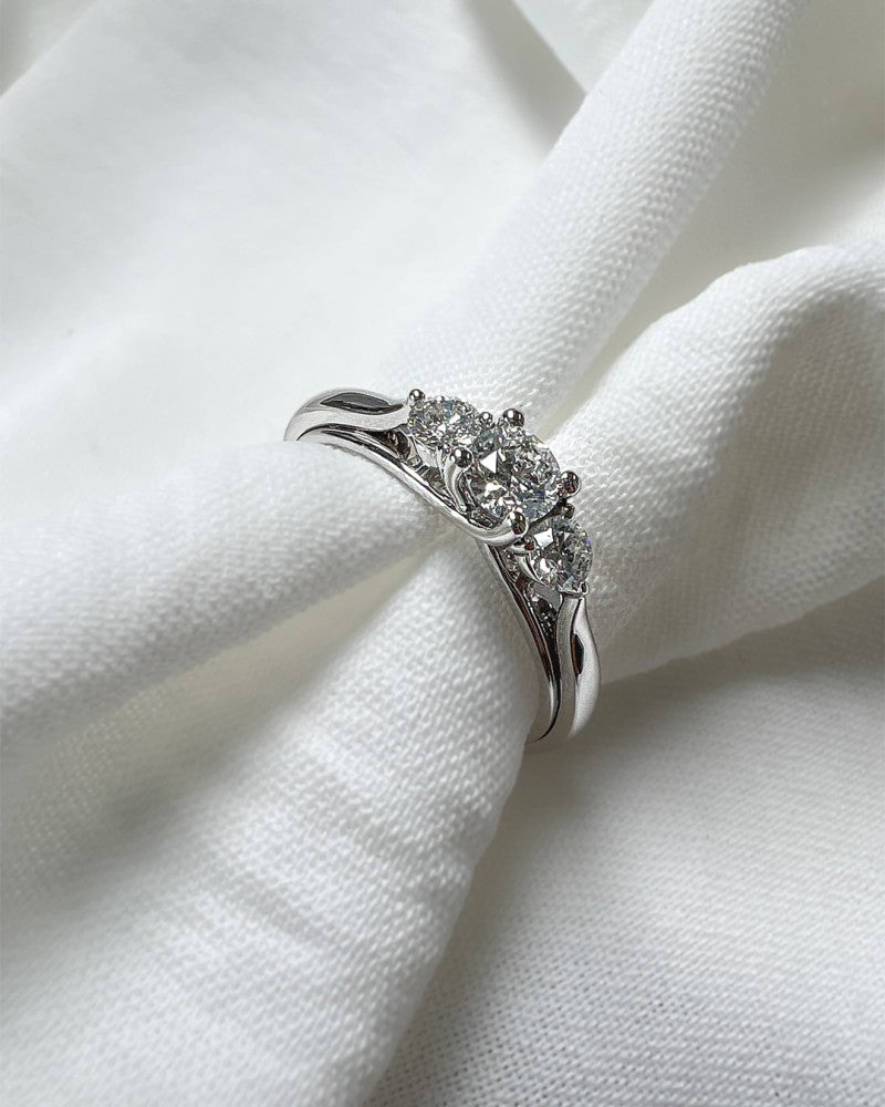 Elegante Anello in Oro Bianco con Diamanti Taglio Brillante da 0,51 Carati