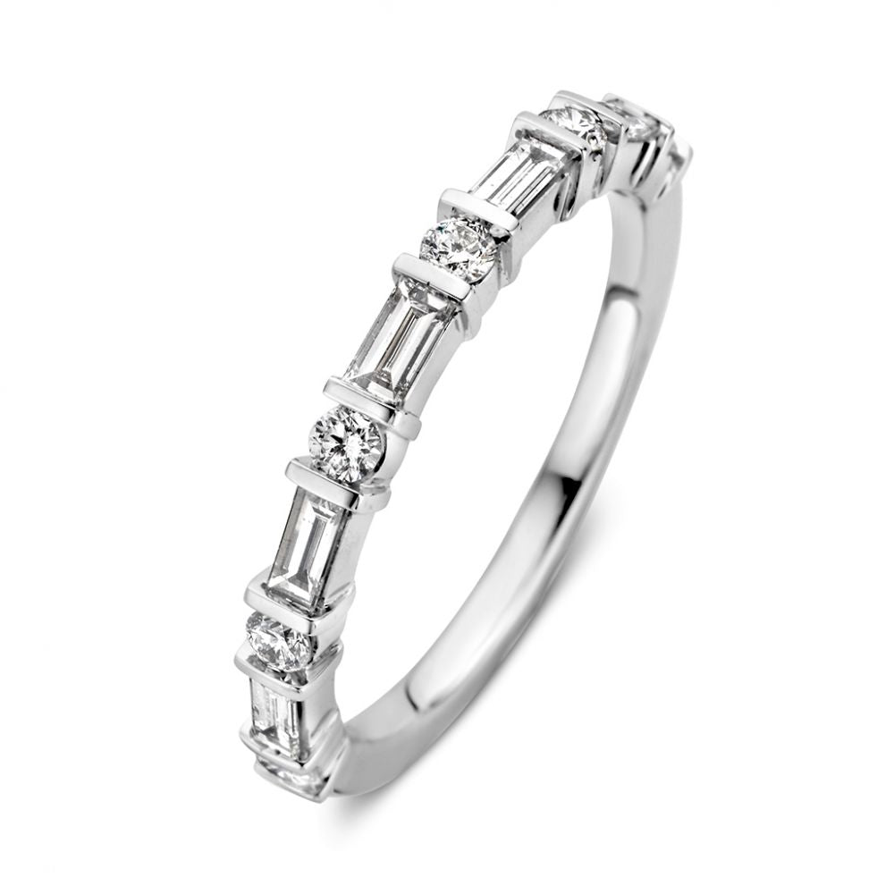 Anello in oro bianco con diamanti brillanti e baguette da 0,54 ct.