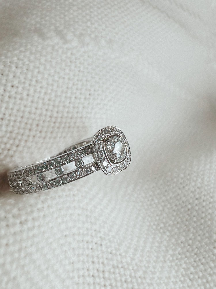 Splendido anello halo classico con diamanti da 0.55 carati in stile moderno