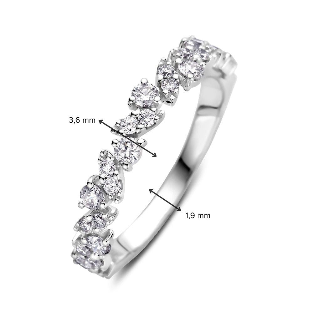 Elegante anello in oro bianco con diamanti brillanti da 0.58 carati