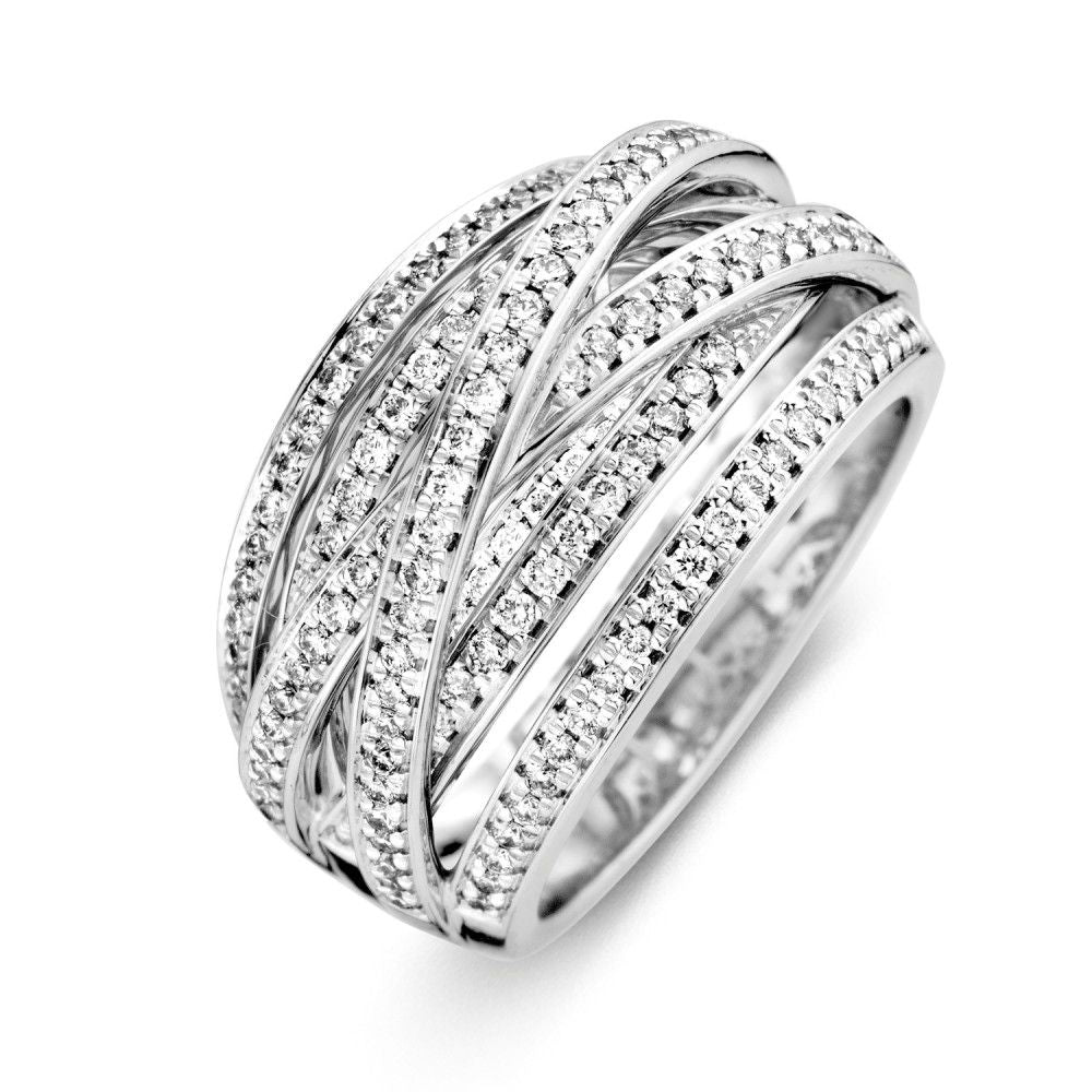 Anello in oro bianco con brillanti da 0,68 carati, design intrecciato.