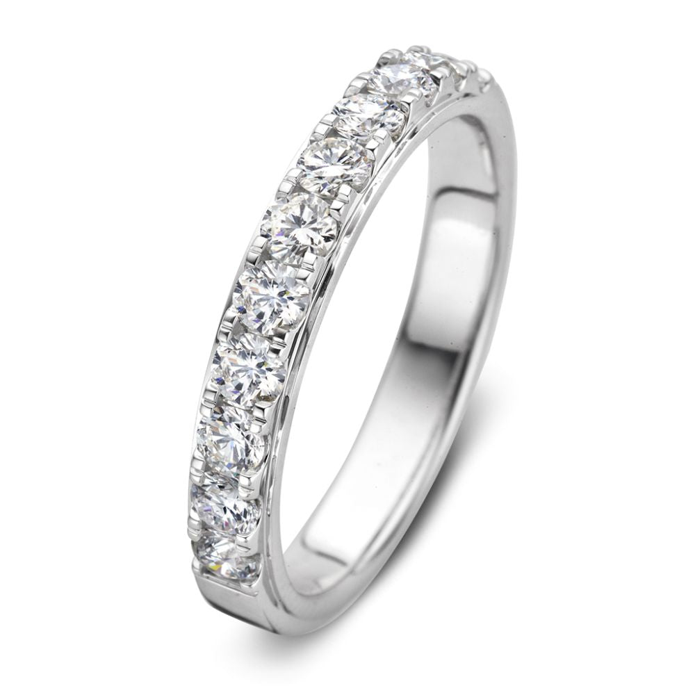 Anello in oro bianco con diamanti brillanti in montatura chaton, peso totale 0,76 carati.
