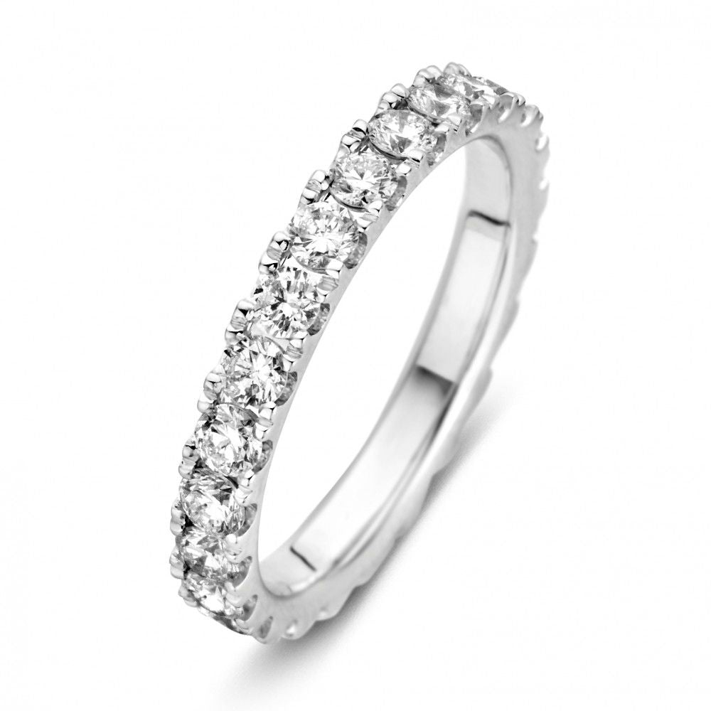 Anello in oro bianco elegante con diamanti da 1,50 carati, design eternity.