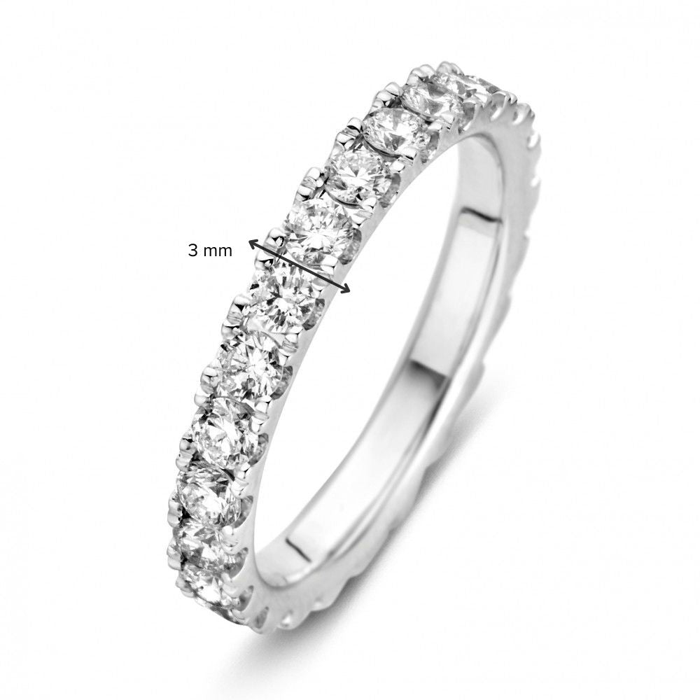 Elegante Anello Eternity in Oro Bianco con 1,50 Carati di Brillanti