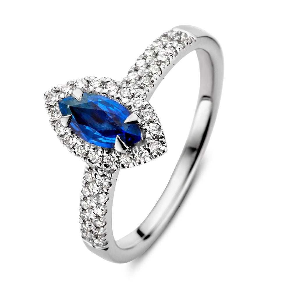Anello in oro bianco 14 carati con zaffiro a forma di marquise e diamanti da 0,53 carati.