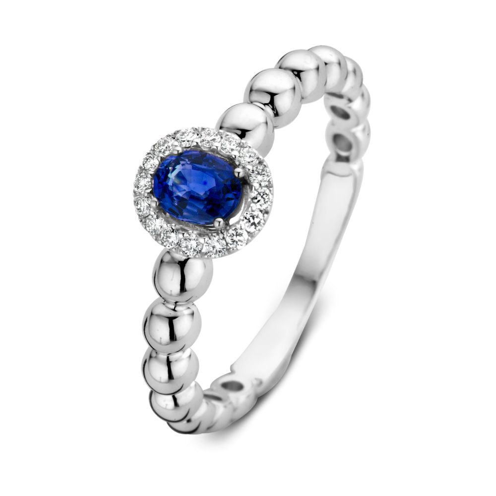 Anello in oro bianco 14 carati con zaffiro blu ovale e diamanti da 0,14 carati.