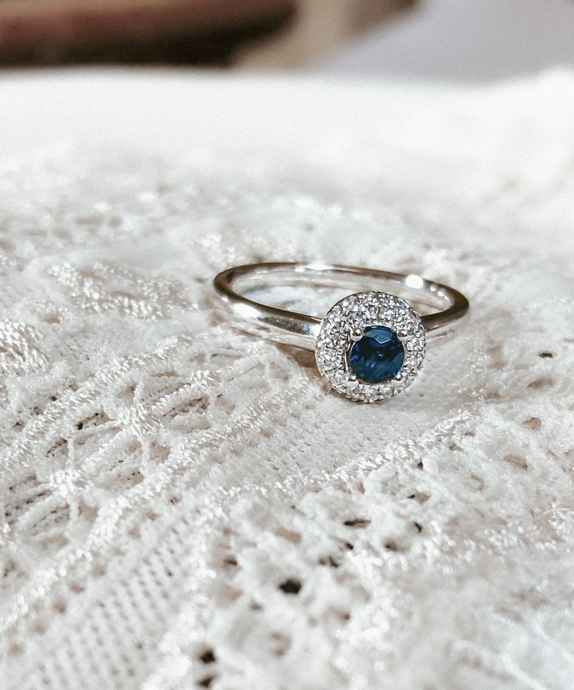 Anello da donna in oro bianco con zaffiro e brillante | Oro 14k | Van der Kooij