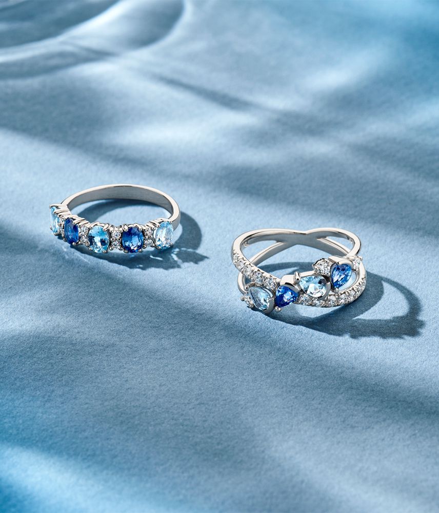 Anello in Oro Bianco 18kt con Zaffiri Ovali, Acquamarine e Brillanti da 0.12ct