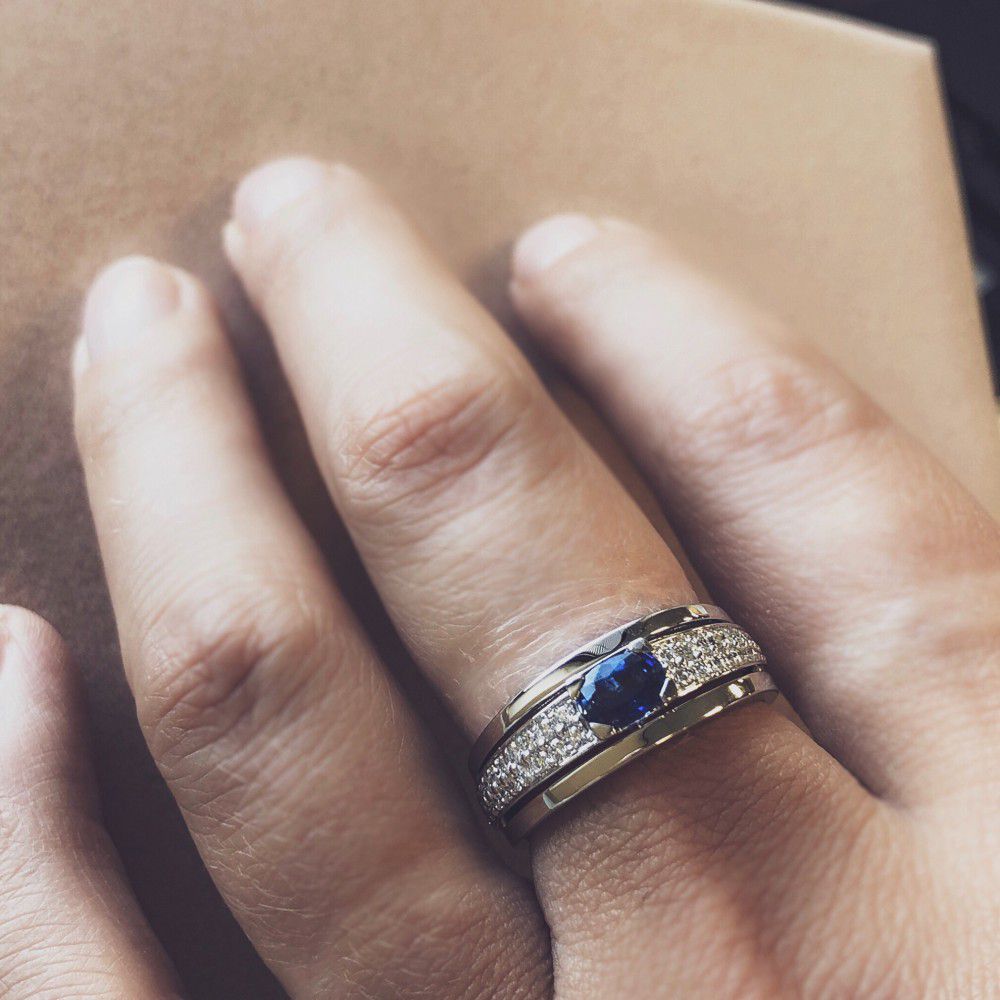 Anello da Donna in Oro Bianco con Zaffiro e Brillante - Una Combinazione Abbagliante di Lusso