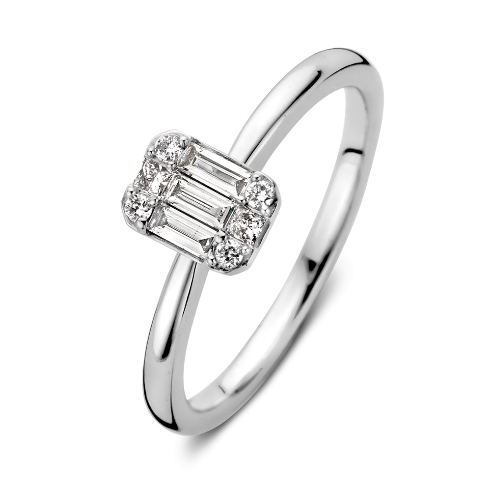 Anello in oro bianco con diamanti taglio brillante da 0,26 carati e dettagli a forma rettangolare.