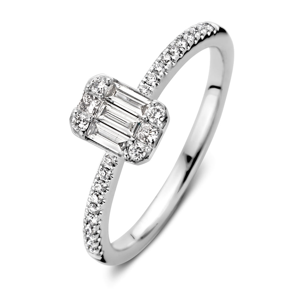 Anello in oro bianco a forma di smeraldo con diamanti baguette – 0,38 carati.