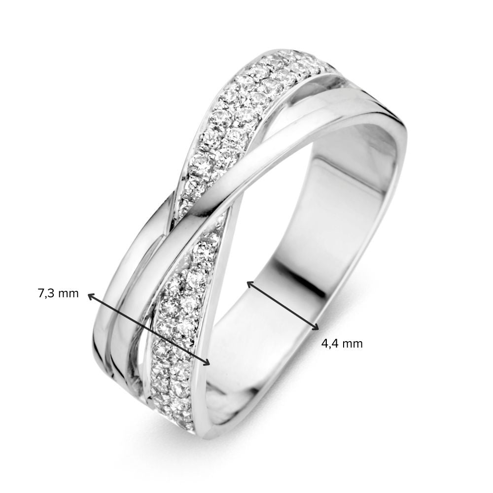 Elegante anello in oro bianco con zirconi splendenti per un look senza tempo