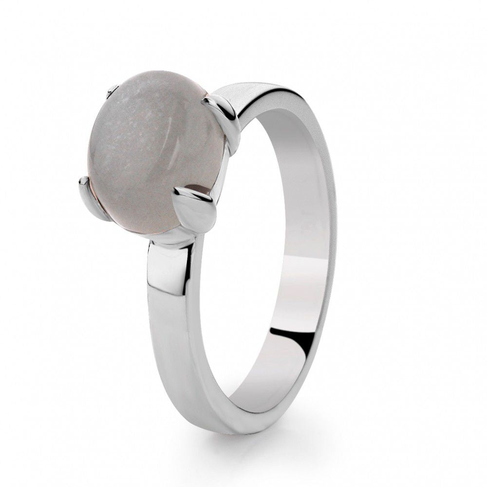 Anello in argento rodiato con pietra di luna grigia, forma ovale e finitura lucida.
