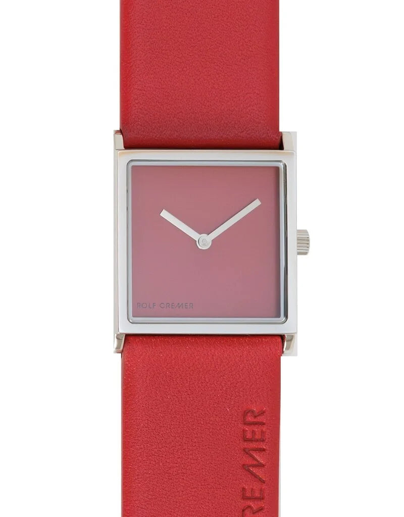 Orologio quadrato Rolf Cremer con quadrante rosso e cinturino in pelle rossa.