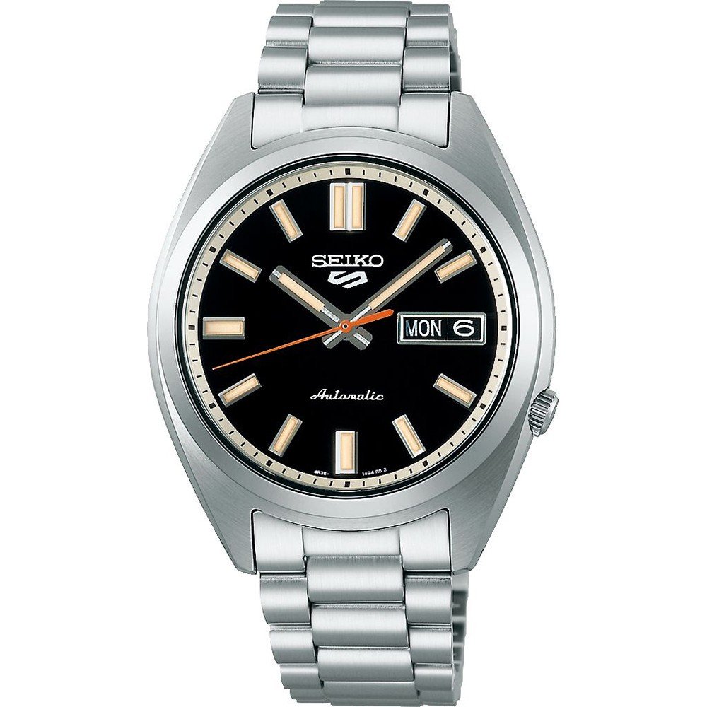 Orologio da uomo Seiko 5 Sport con cassa argentata, quadrante nero e bracciale in acciaio.