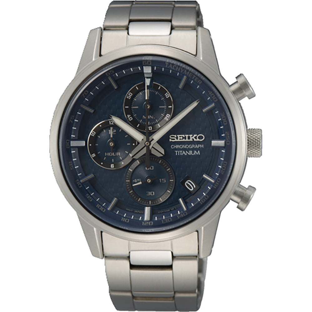Orologio da uomo Seiko con cassa in titanio, quadrante blu e bracciale in acciaio.