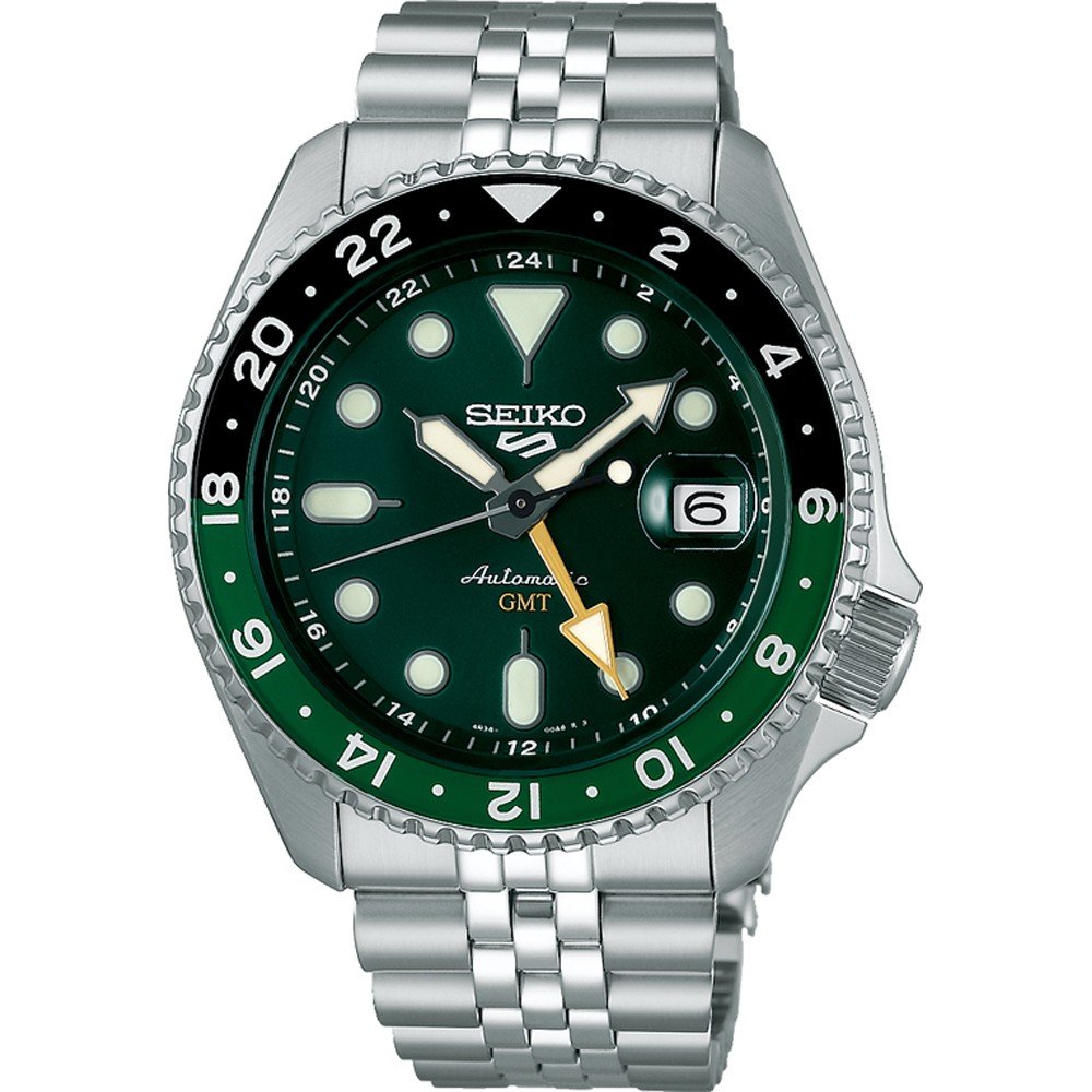 Orologio Seiko 5 Sports con cassa argentata, quadrante verde e bracciale in acciaio.