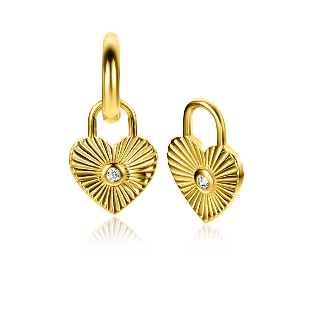 Orecchini in oro con pendenti a forma di cuore, decorati con un diamante.
