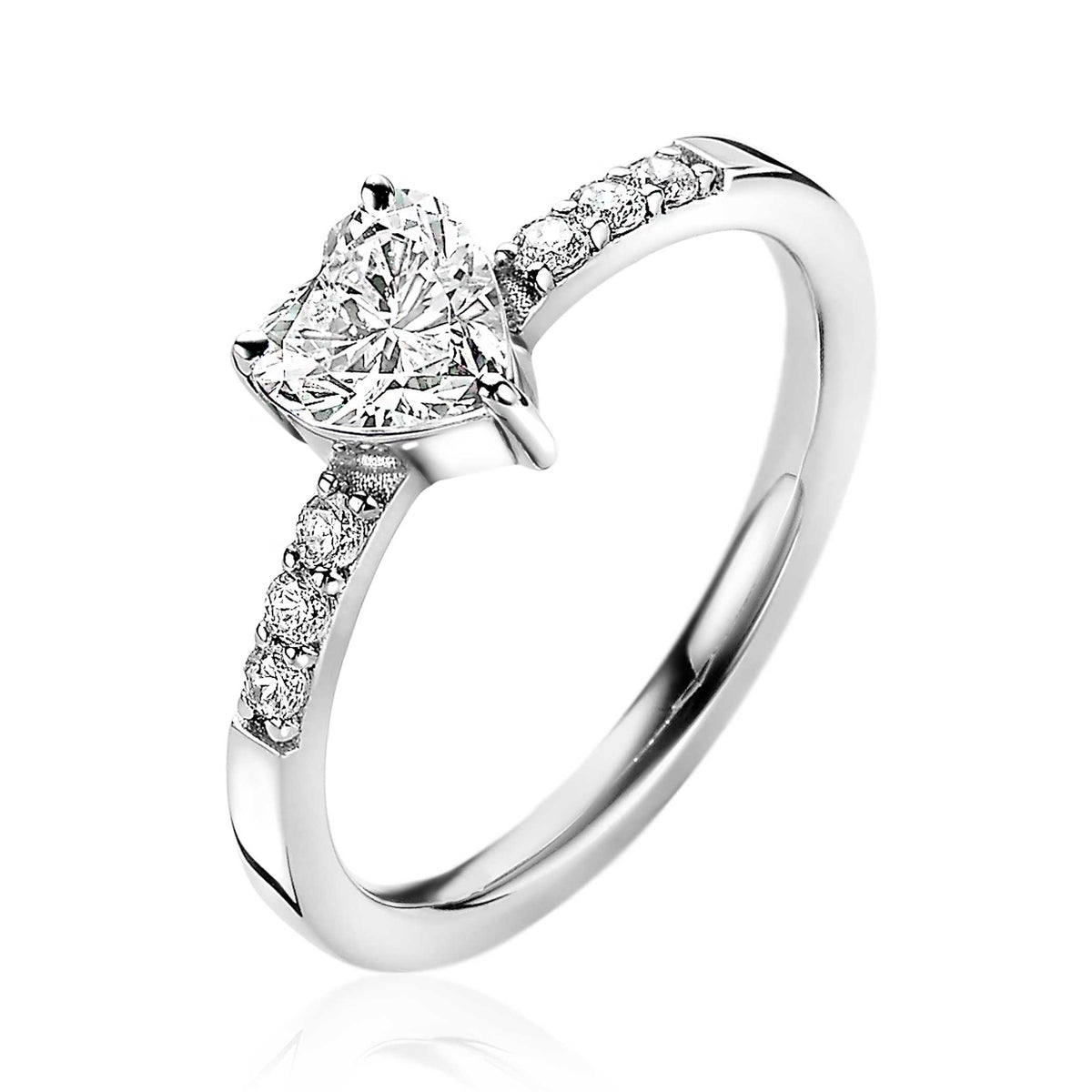 Anello in argento con pietra a forma di cuore e dettagli di zirconi.