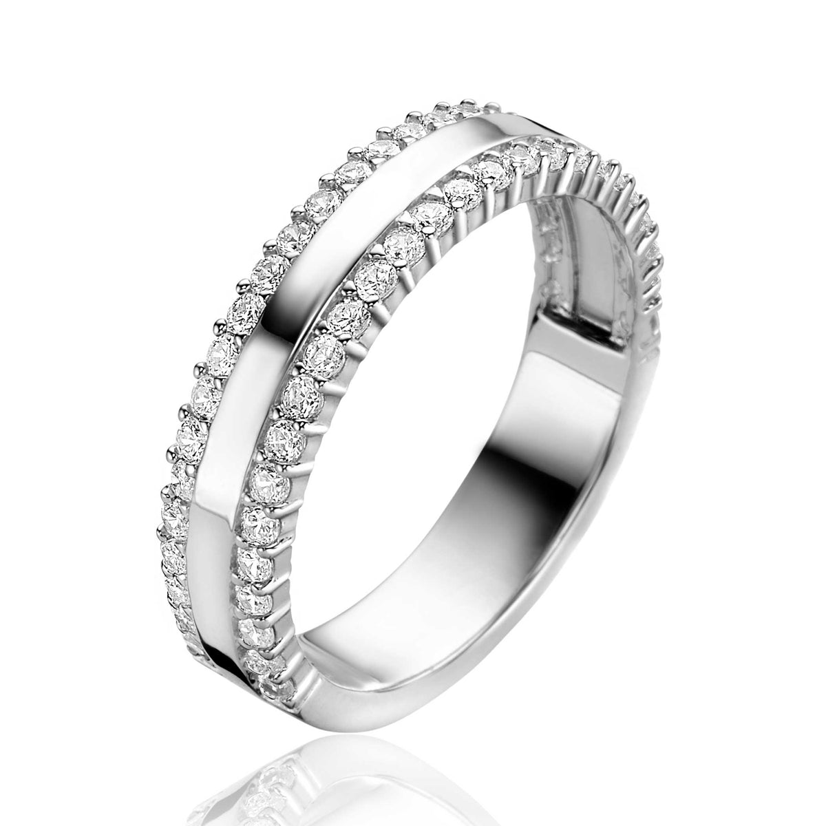 Anello in argento con zirconi, design elegante e finitura lucida.