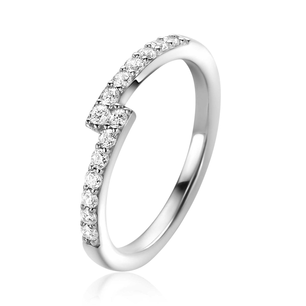 Anello in argento con zirconi, design sottile e curvato.