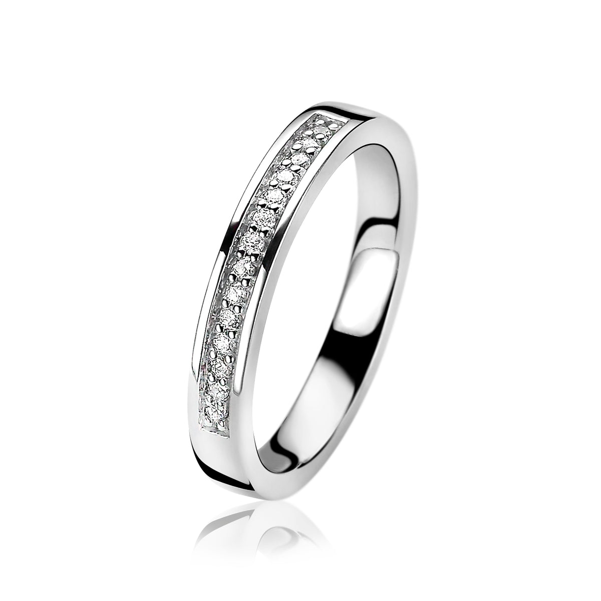 Anello in argento con zirconi incastonati su un lato.