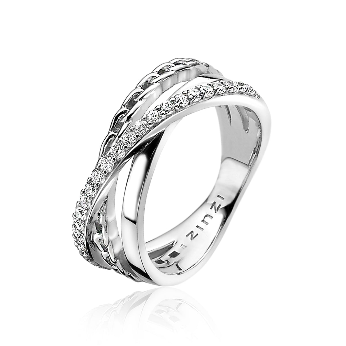 Anello in argento con dettagli intrecciati e zirconi.