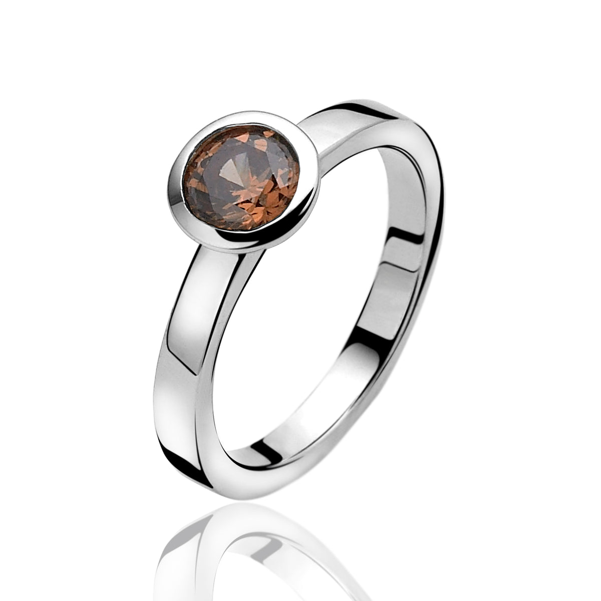 Anello in argento con pietra centrale di colore marrone.