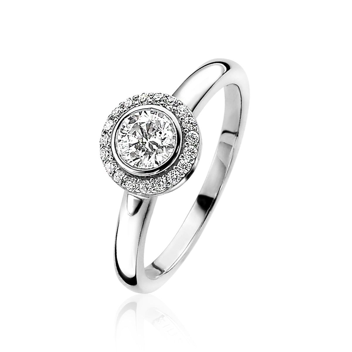 Anello in argento con pietra centrale rotonda e zirconi scintillanti.