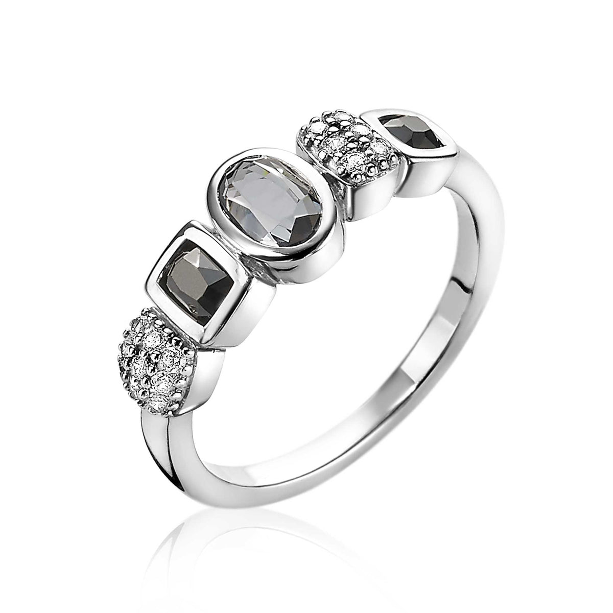 Anello in argento con pietre preziose di diverse forme e dimensioni.