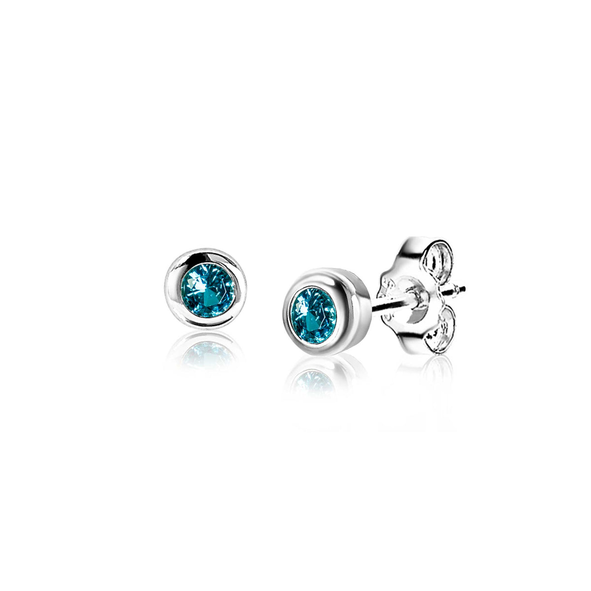 Orecchini in argento con pietre blu turchesi incastonate.