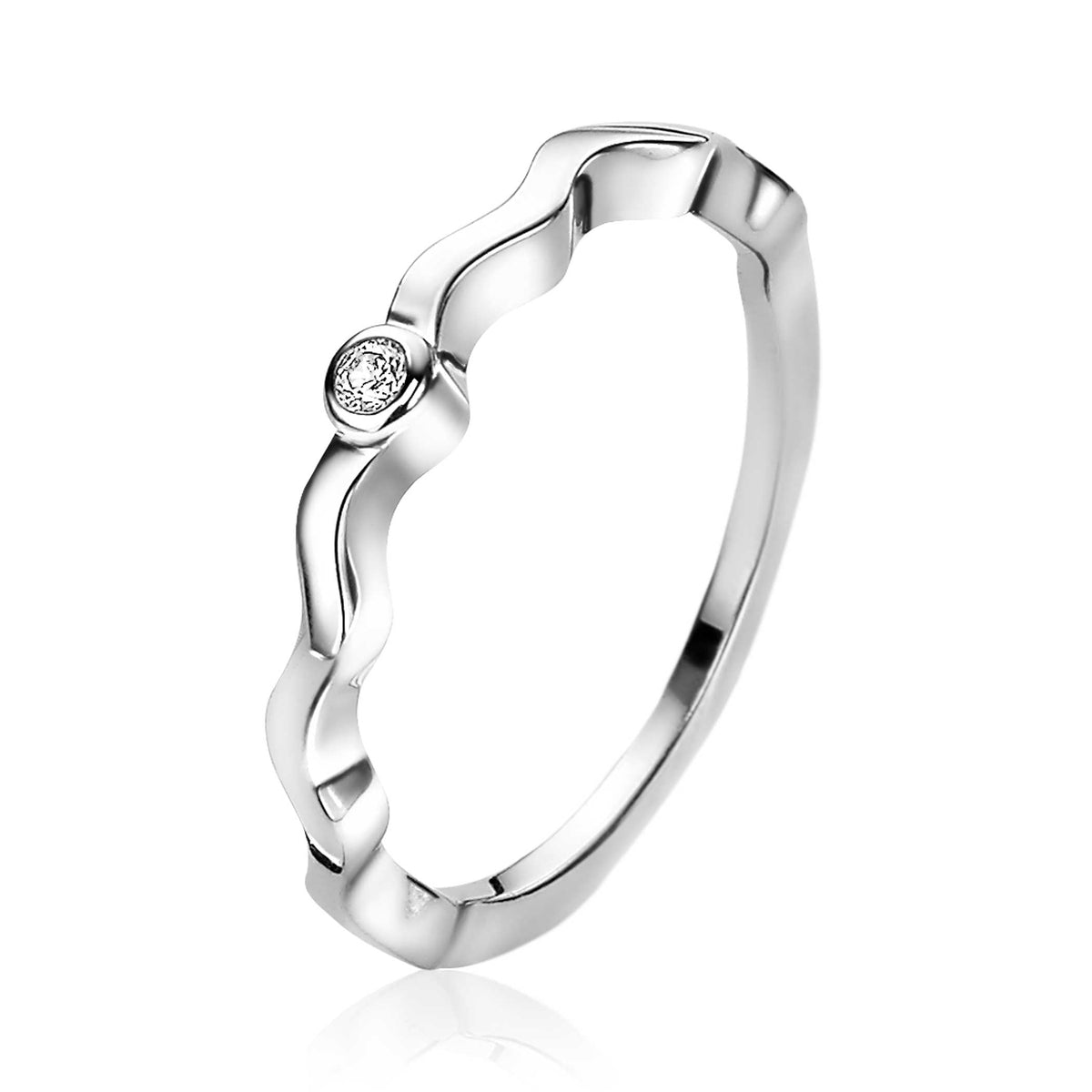 Anello in argento con design ondulato e un piccolo diamante centrale.