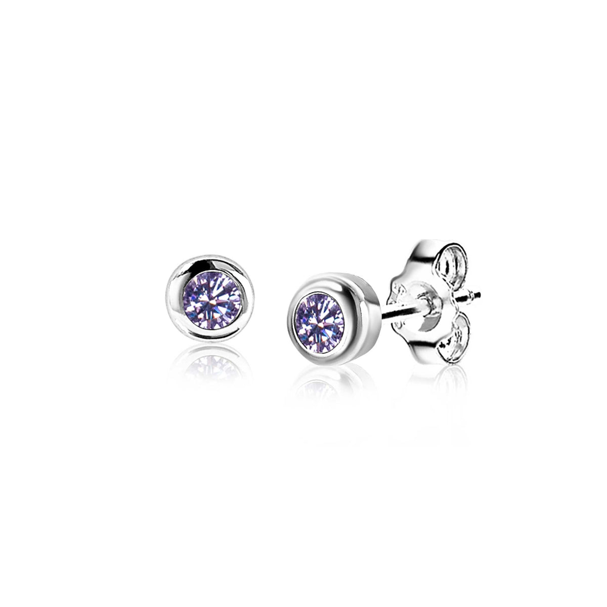 Orecchini in argento con pietra viola brillante.