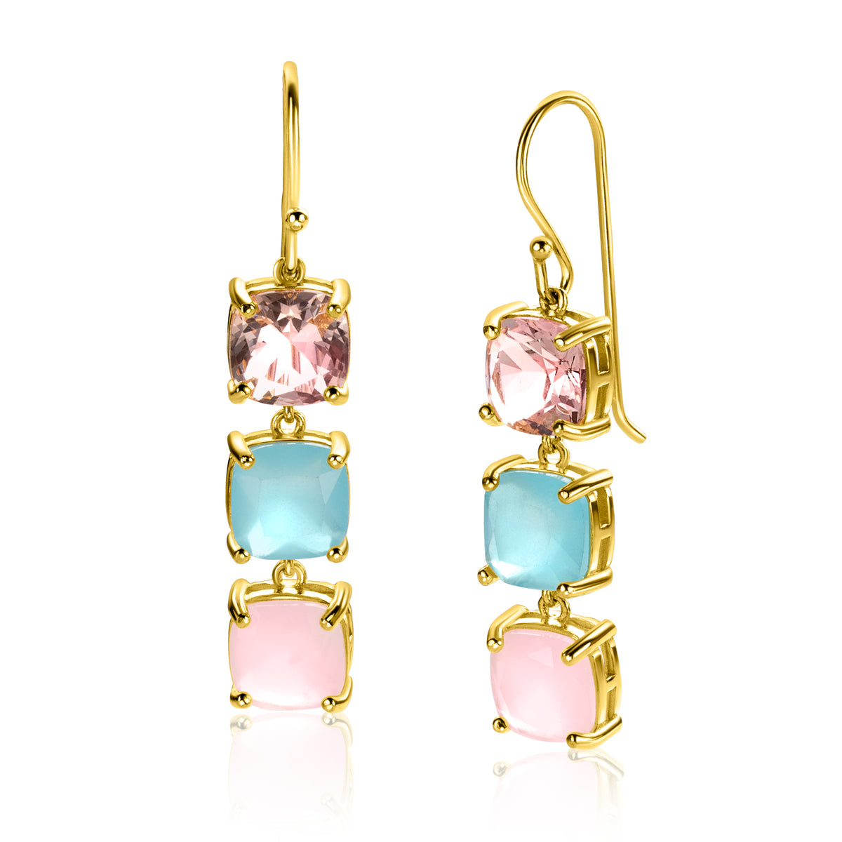 Orecchini pendenti in oro con tre pietre colorate: rosa, azzurro e rosa.