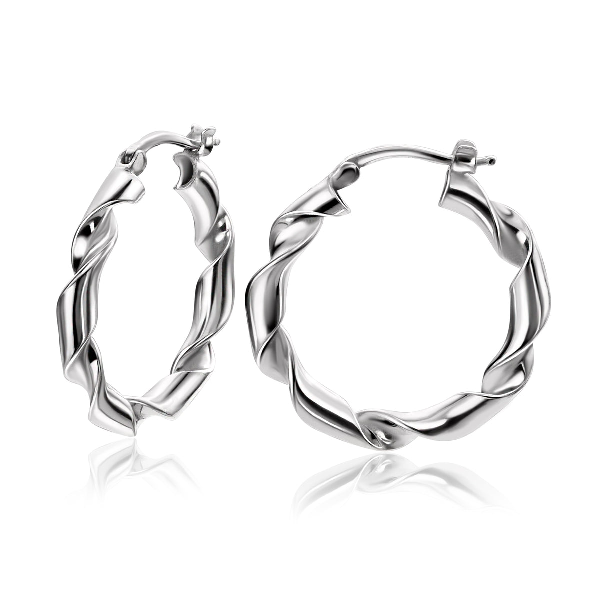 Orecchini alla creola in argento con design intrecciato.
