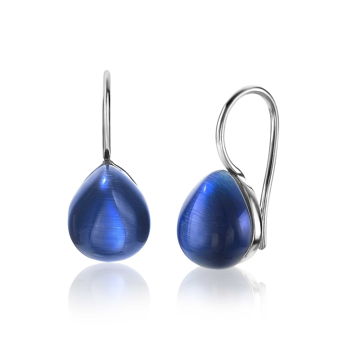 Orecchini in argento con pendente a goccia blu.