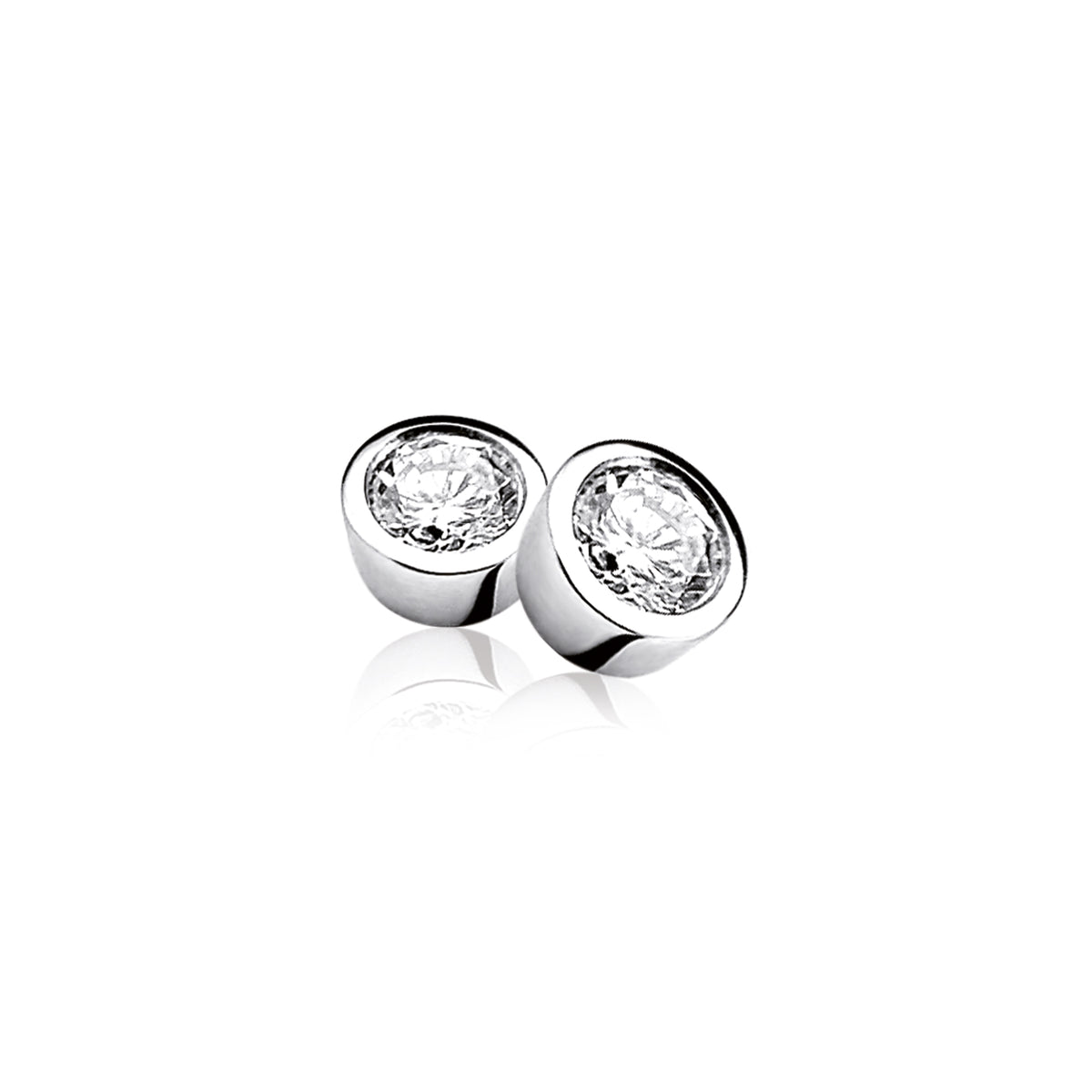 Orecchini in argento con pietra trasparente a forma rotonda.