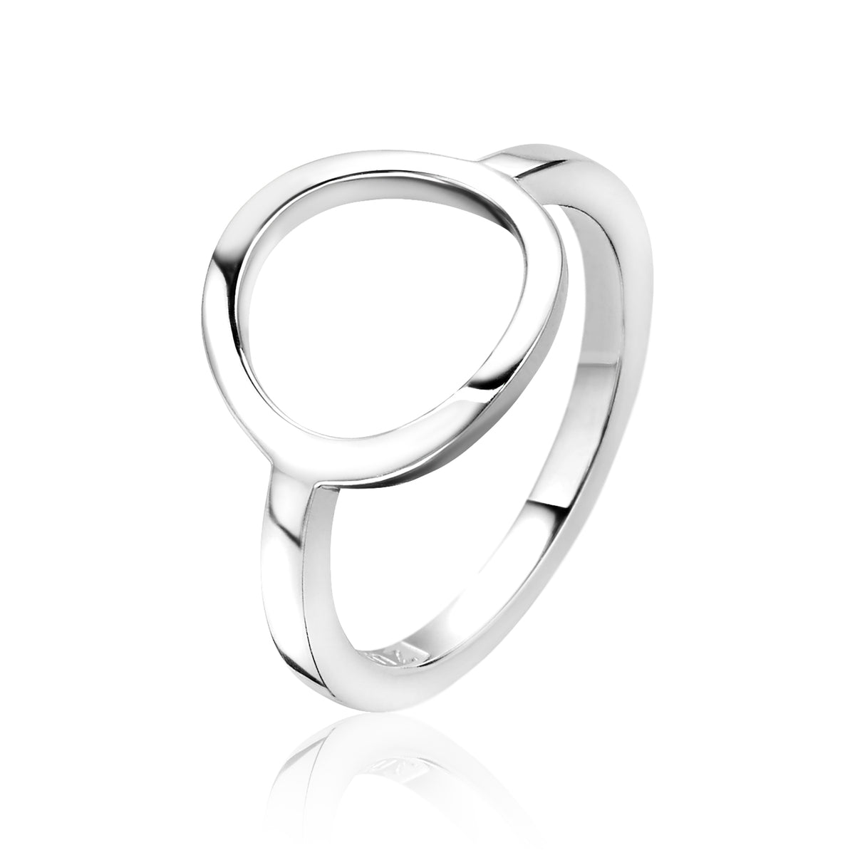 anello in argento con forma ovale e finitura lucida