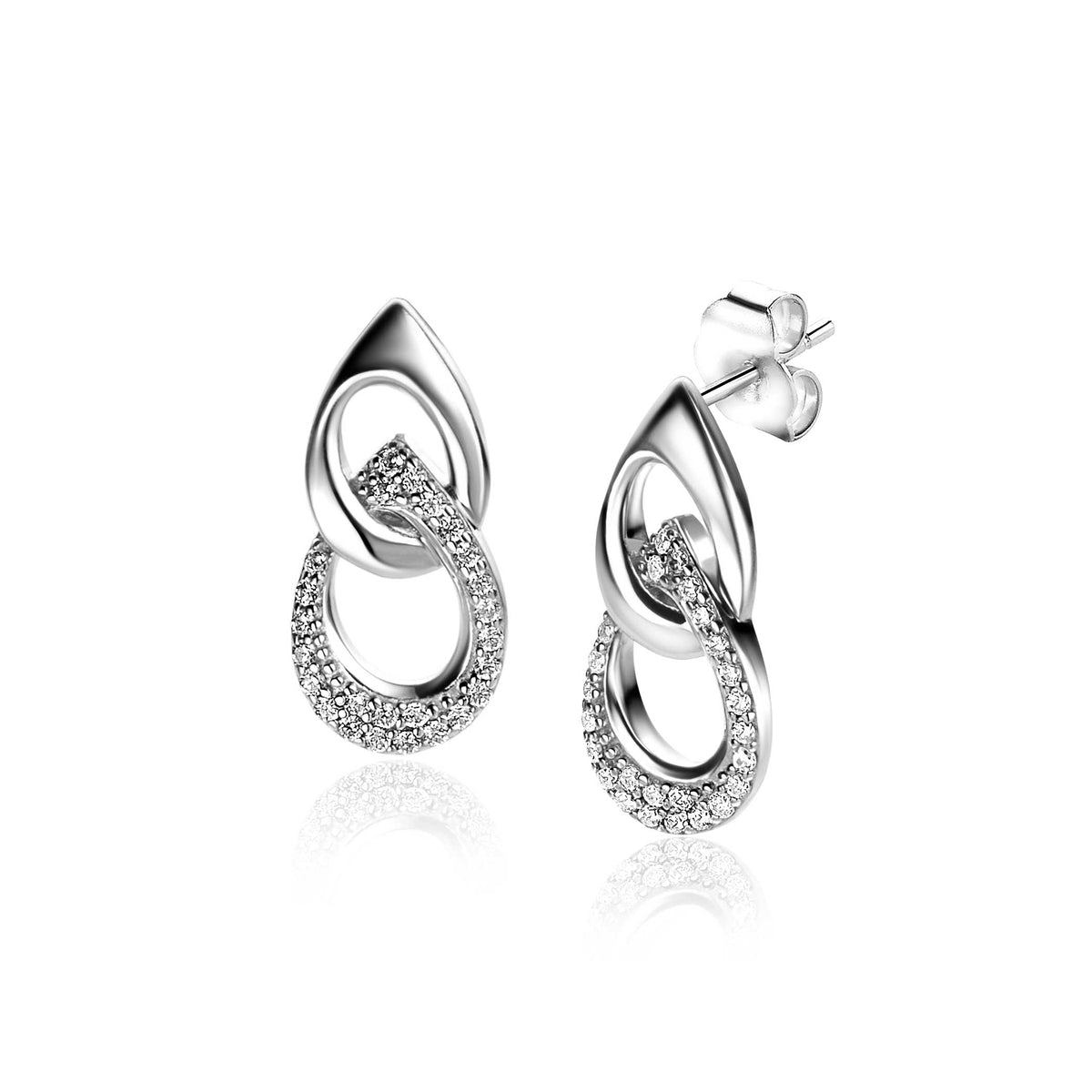 Orecchini in argento con design intrecciato e dettagli di zirconi.