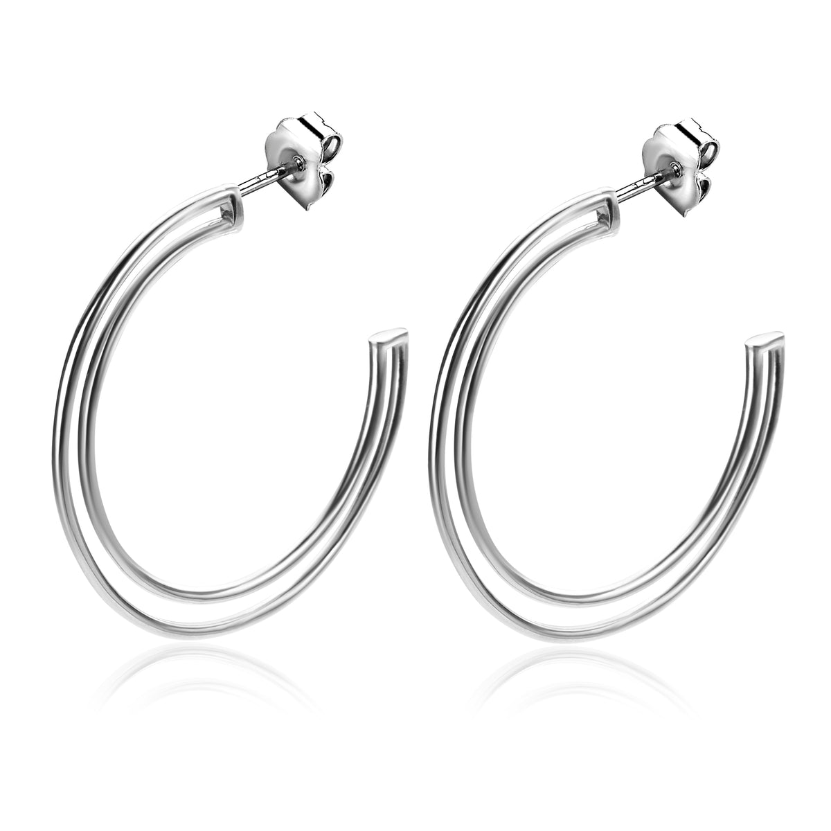 Orecchini alla creola in argento, con una forma curva e finitura lucida.