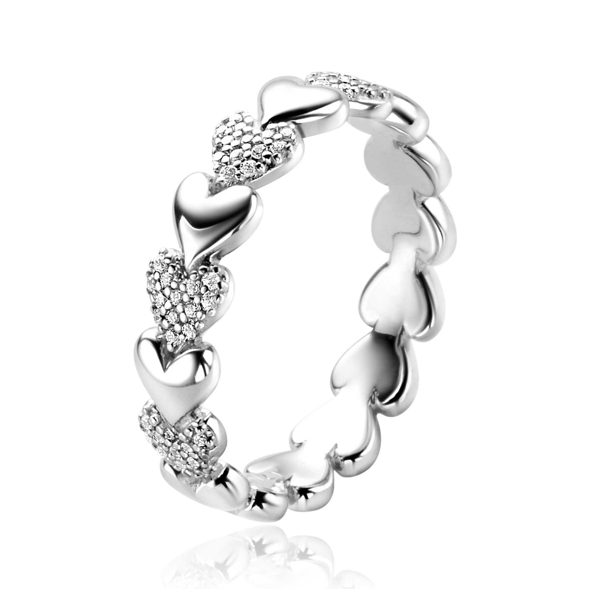 anello in argento con cuori e dettagli in zirconia.