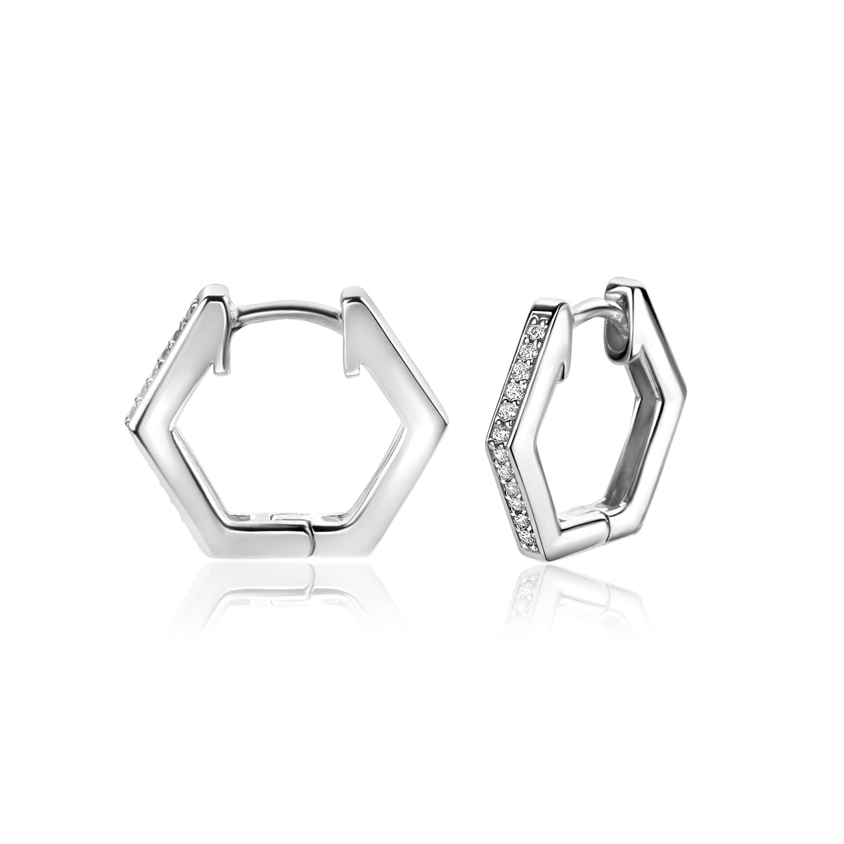 Orecchini argento a forma esagonale con dettagli in zirconia.