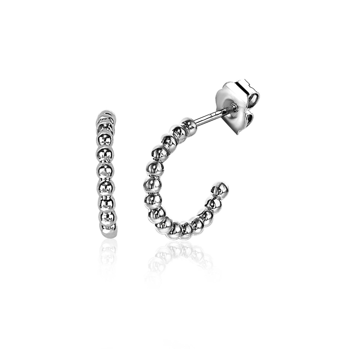Orecchini in argento con perline, forma circolare e chiusura a farfalla.