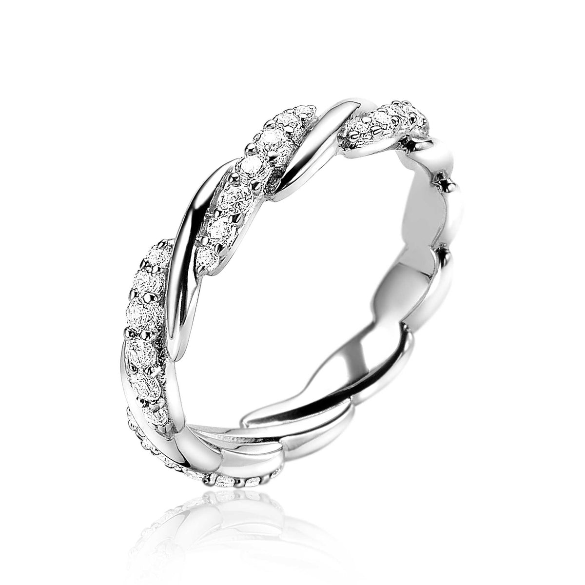 Anello in argento con dettagli intrecciati e zirconi.