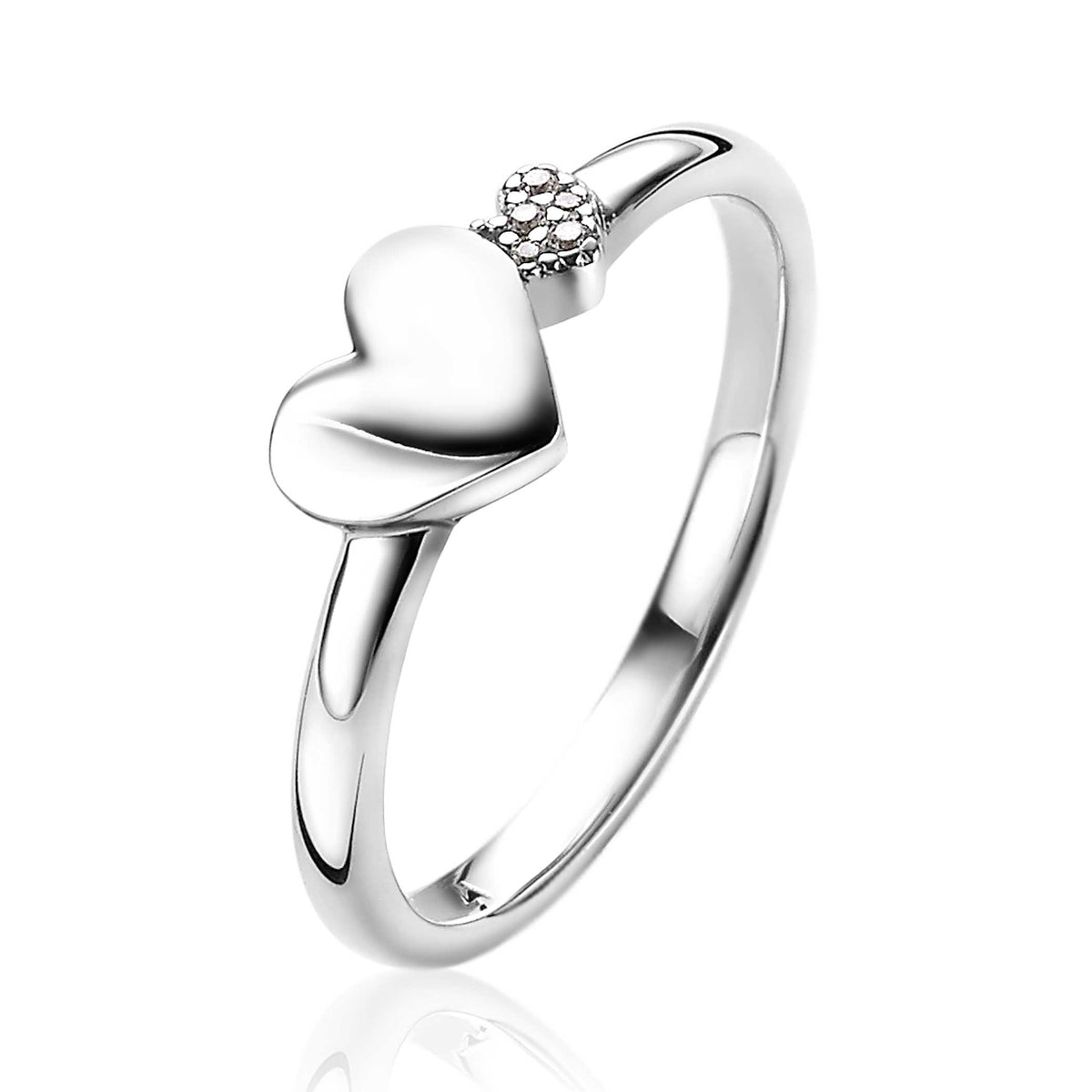Anello in argento con motivo a cuore e dettagli in zirconia.
