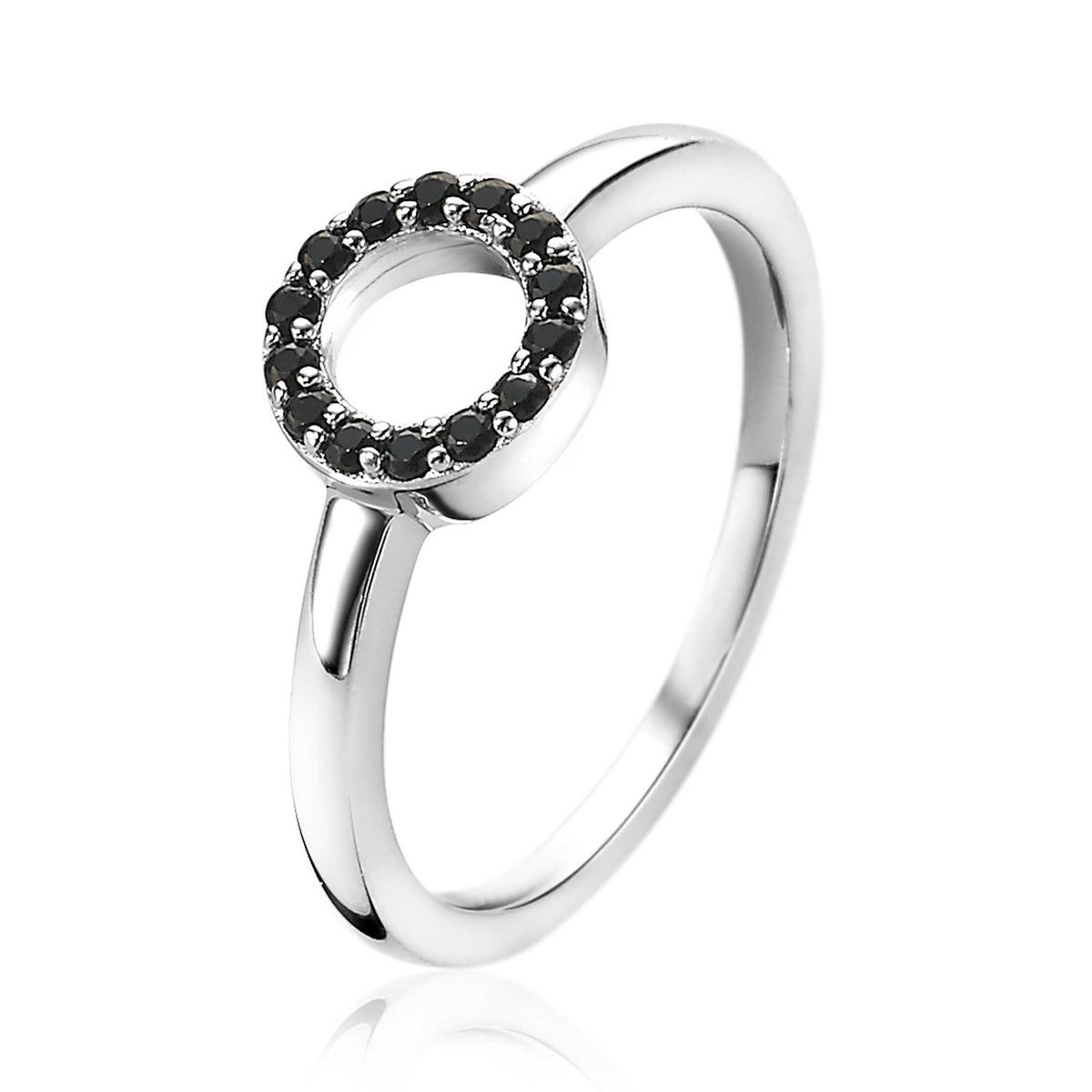 anello in argento con cerchio decorato di pietre nere.